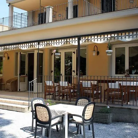 Apuana فندق مارينا دي بييتراسانْت