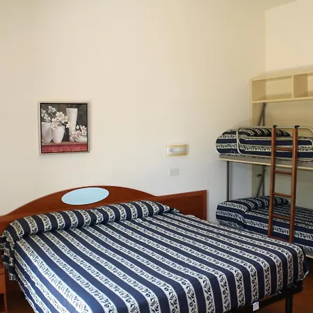 Apuana فندق مارينا دي بييتراسانْت