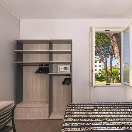 Apuana 3* مارينا دي بييتراسانْت