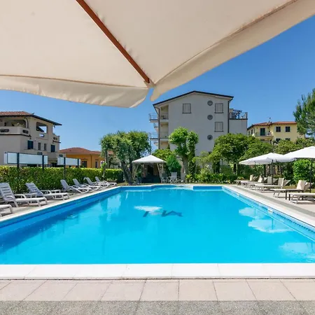 Apuana فندق مارينا دي بييتراسانْت