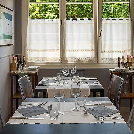 Apuana 3* مارينا دي بييتراسانْت