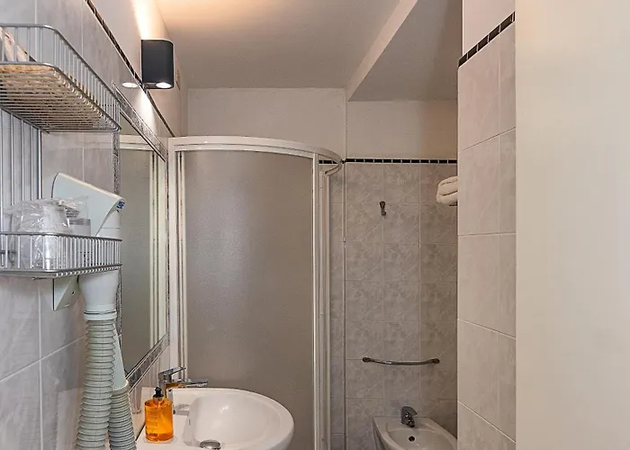 Отель Apuana Марина-ди-Пьетрасанта