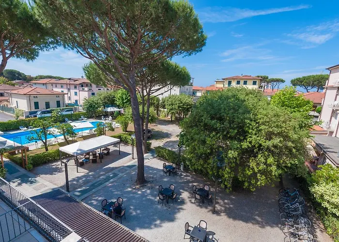 Отель Apuana 3*