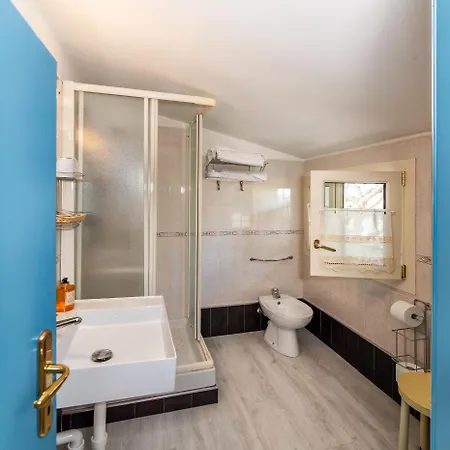 Отель Apuana 3*