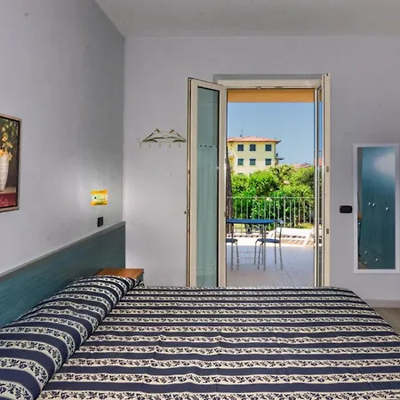 Apuana Hotell 3*